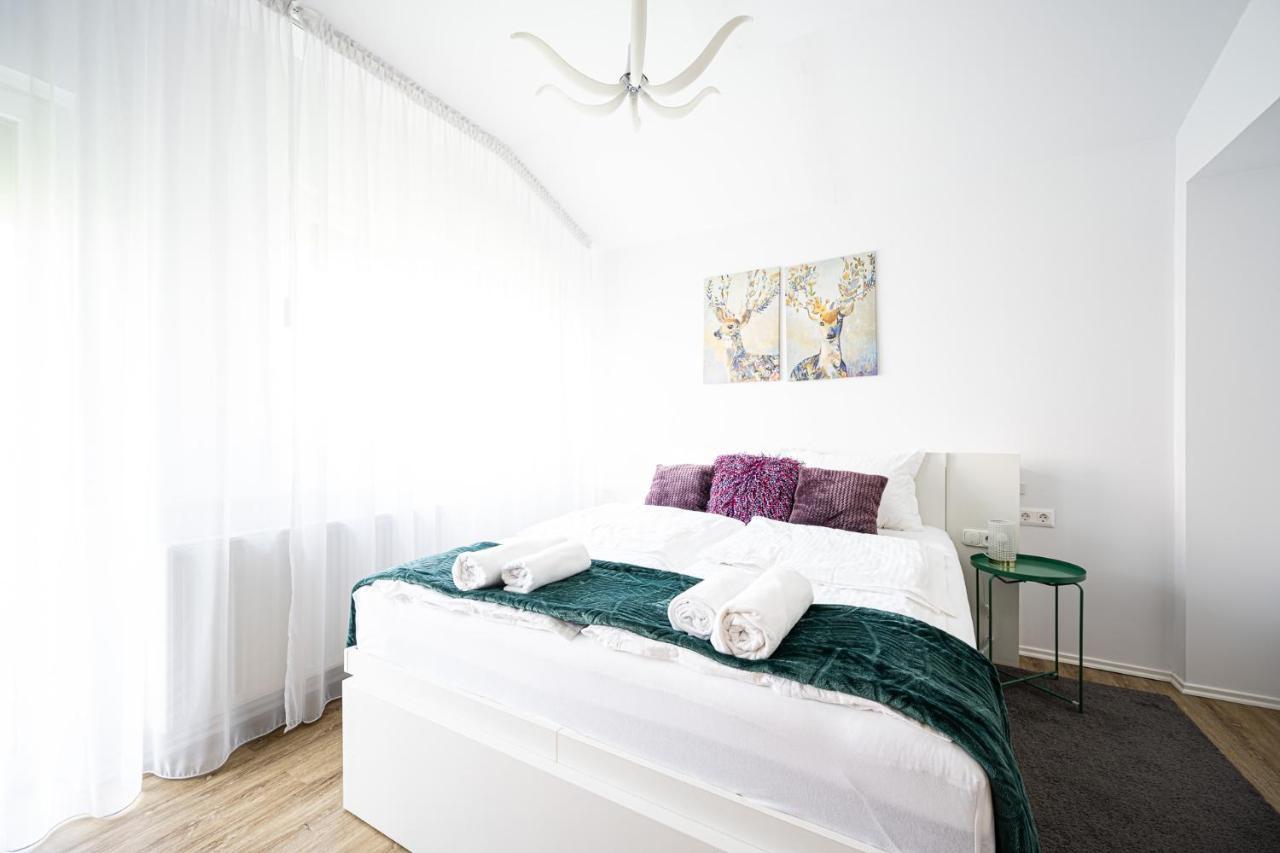 Appartement Saint Seven à Szeged Extérieur photo