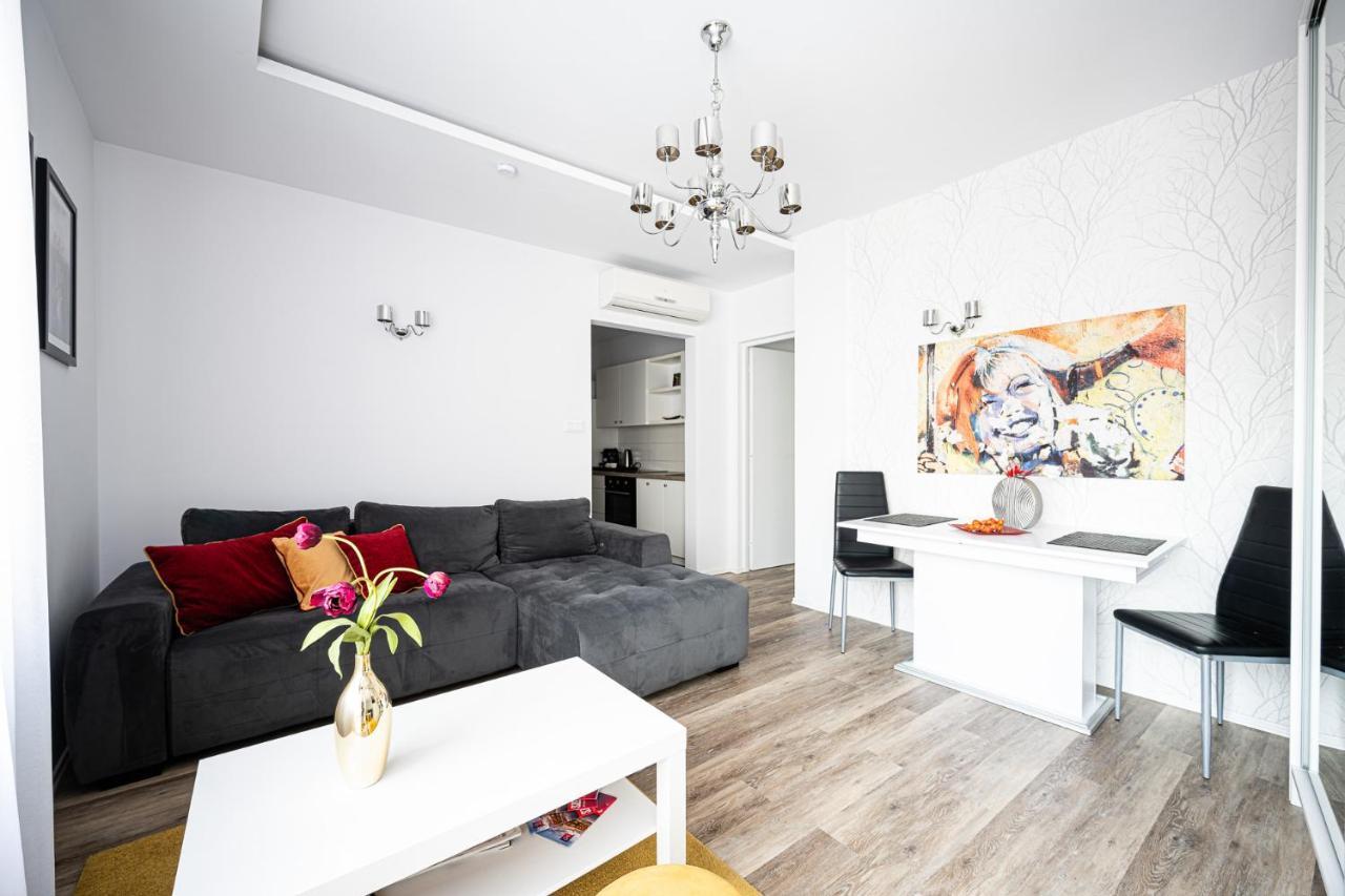 Appartement Saint Seven à Szeged Extérieur photo